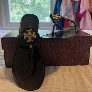 Mini Miller flat thong